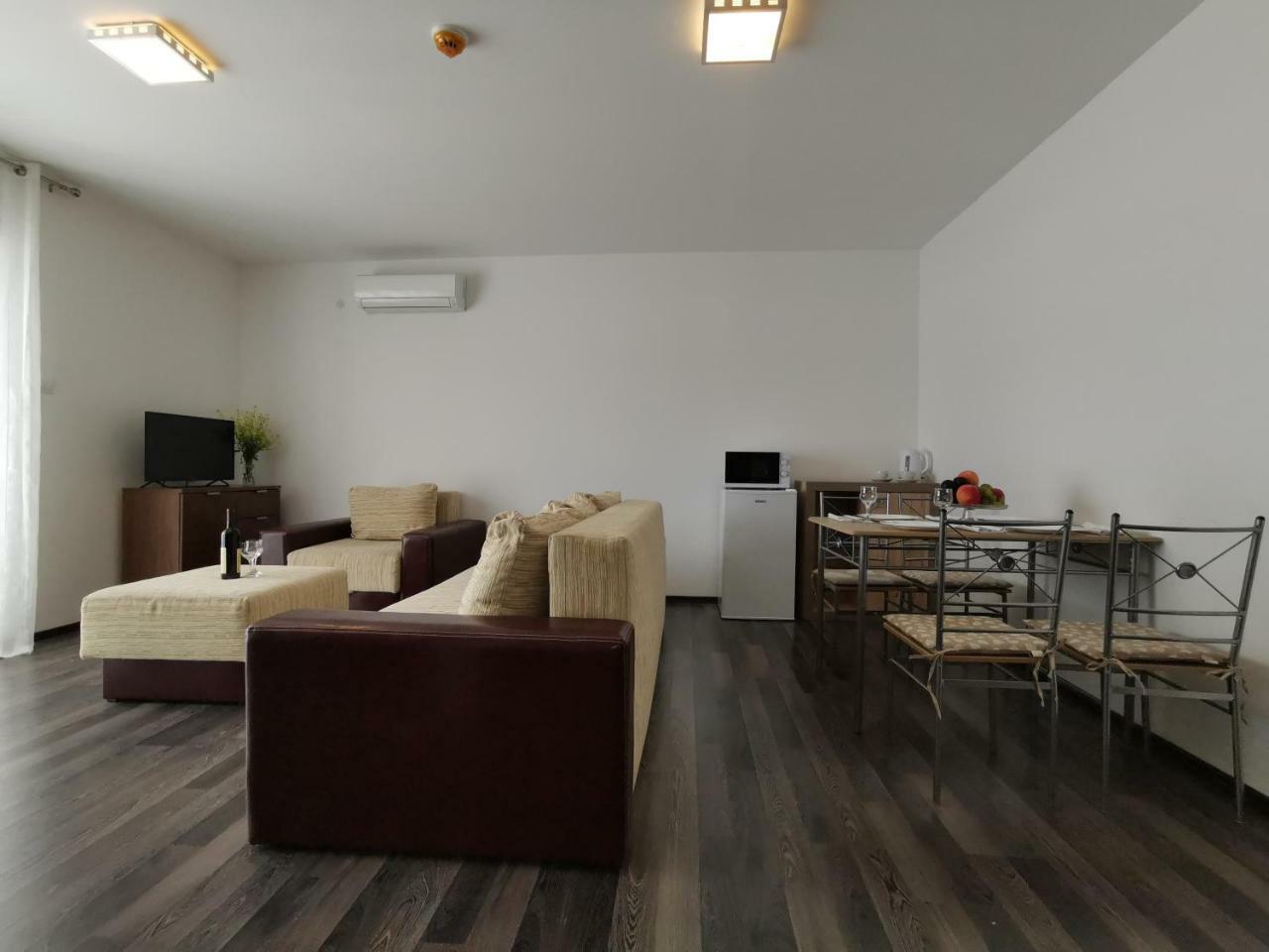 Apartments Apple Cat Montenegro Ko Bijela Exterior photo