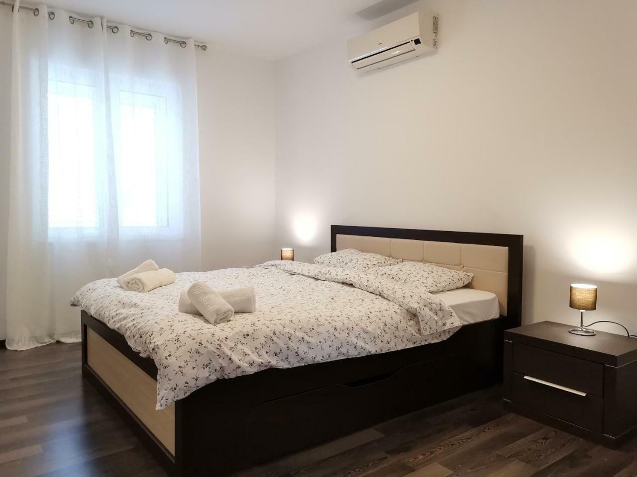 Apartments Apple Cat Montenegro Ko Bijela Exterior photo